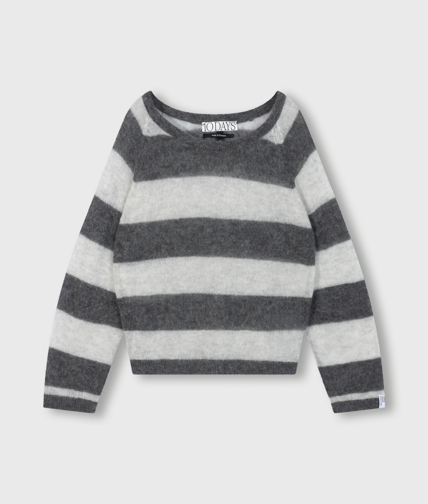 The knit sweater grey