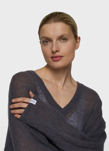 Thin V neck knit sweater