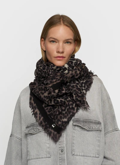 Wool scarf leopard