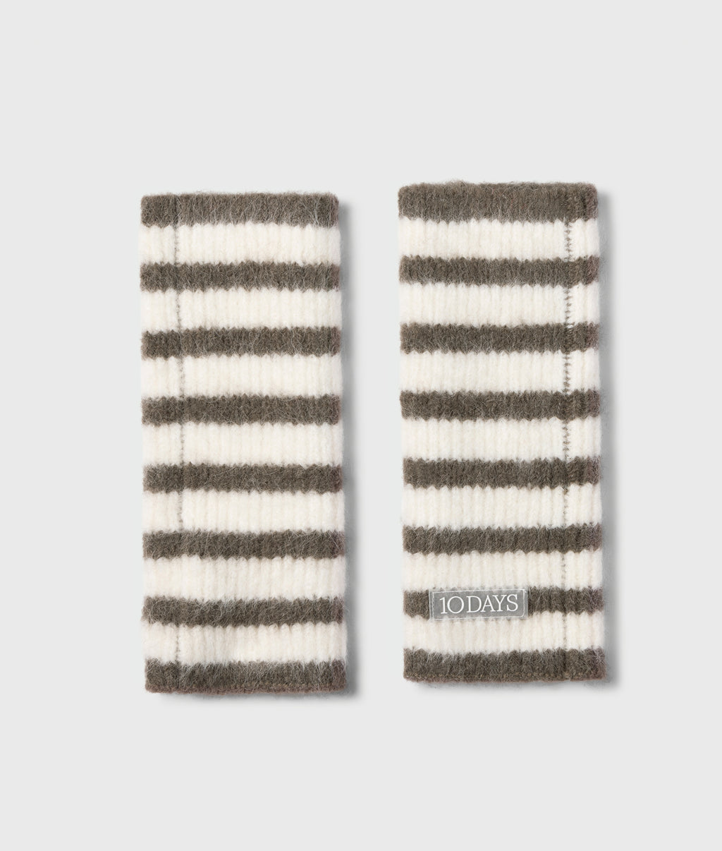 Hairy knit gloves stripes