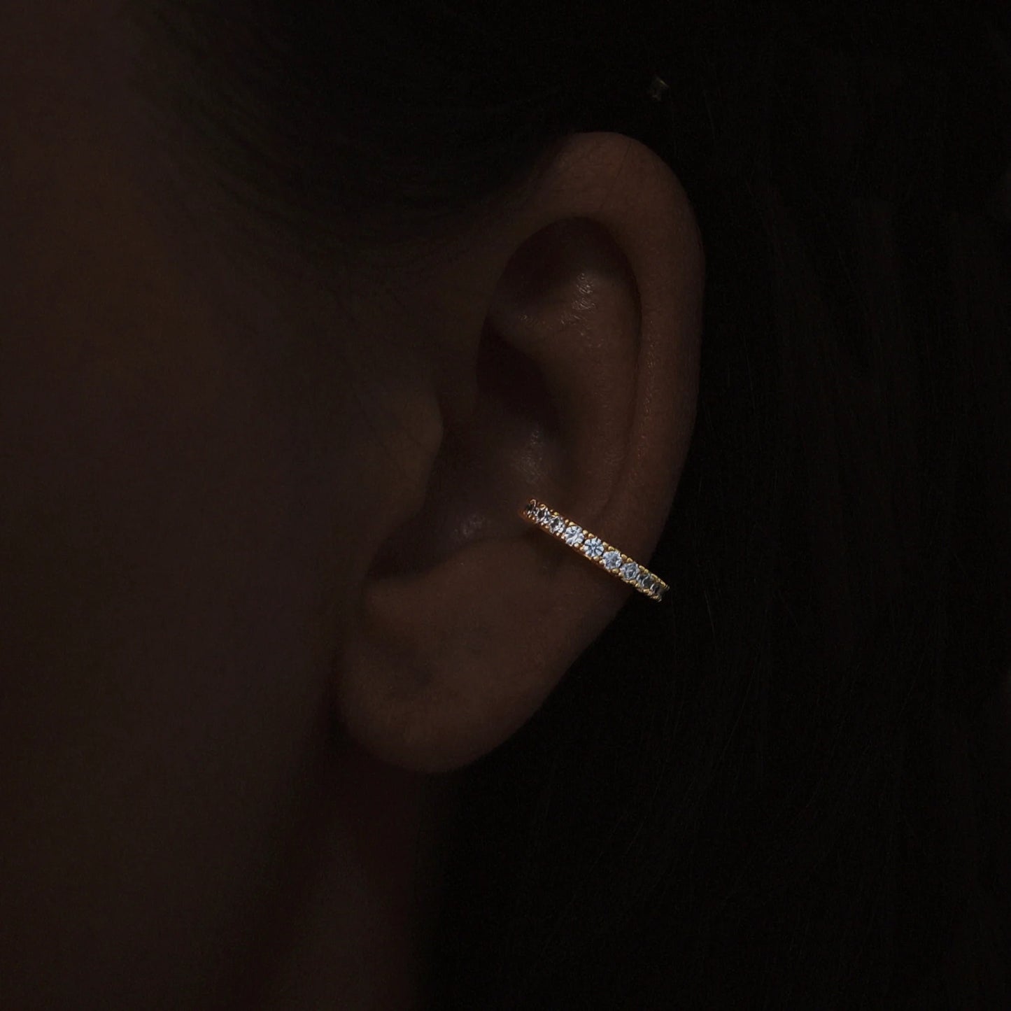 Classic diamond earcuff