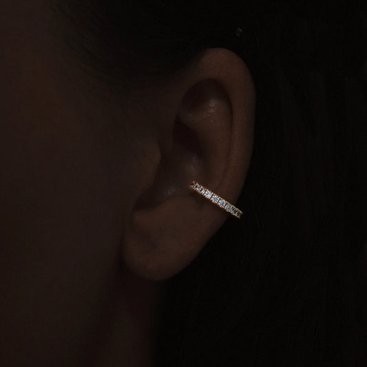 Classic diamond earcuff