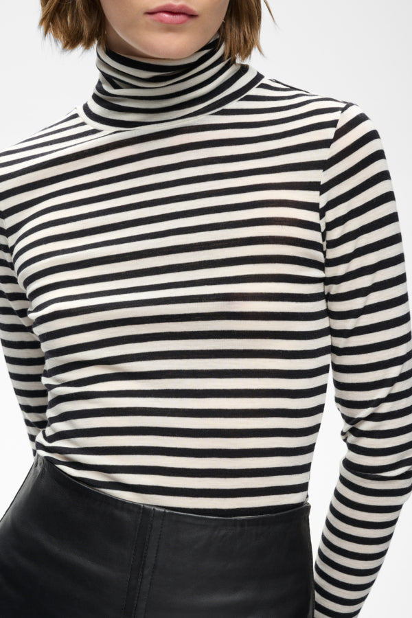 Fang rollneck