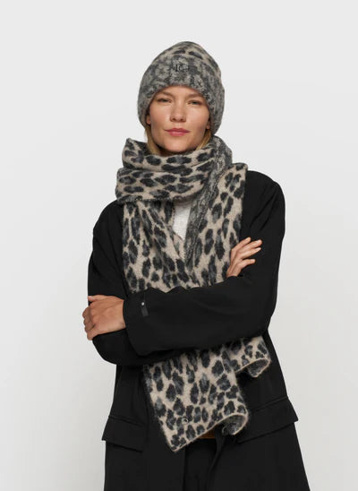 Knit scarf leopard