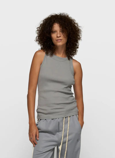 A symmetric rib top