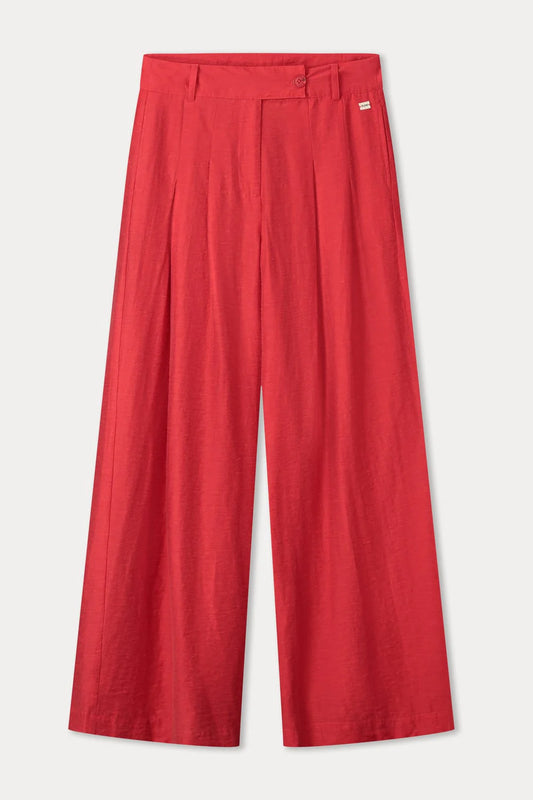Pom bloom red