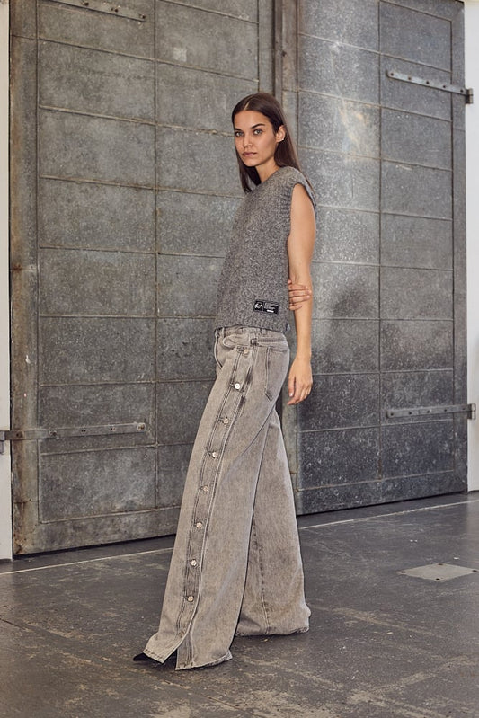 Side panel button jeans
